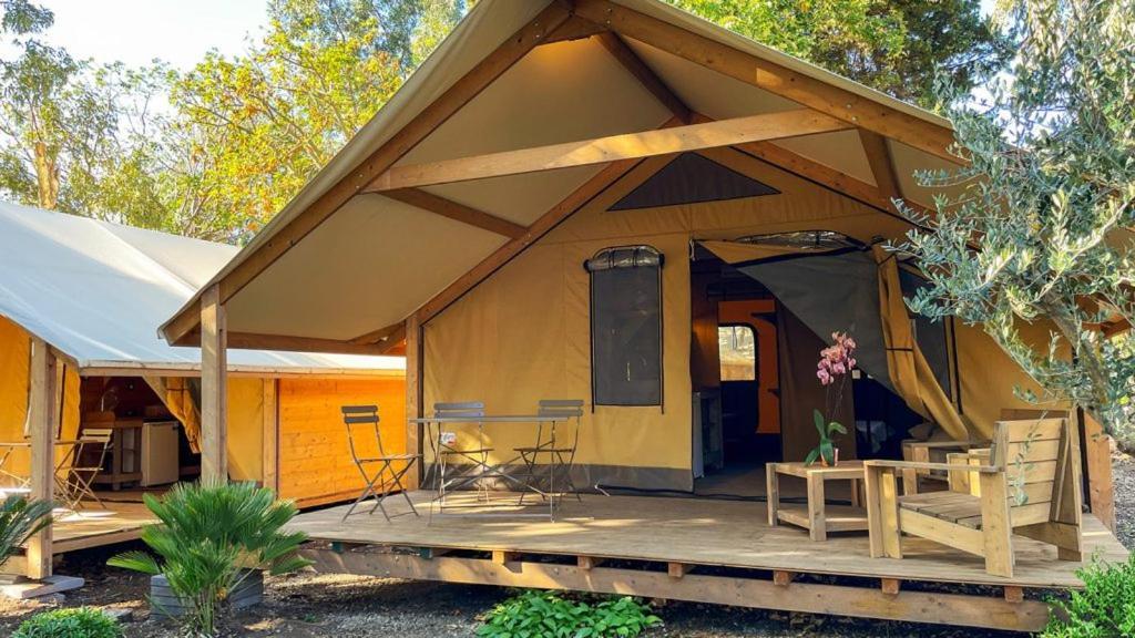 Il Pampaleone Glamping And Resort อาชิเรอาเล ภายนอก รูปภาพ