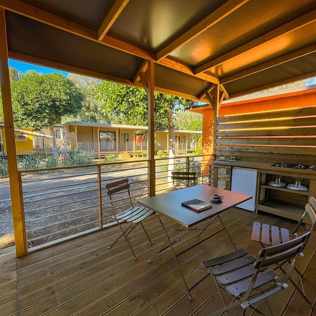 Il Pampaleone Glamping And Resort อาชิเรอาเล ภายนอก รูปภาพ