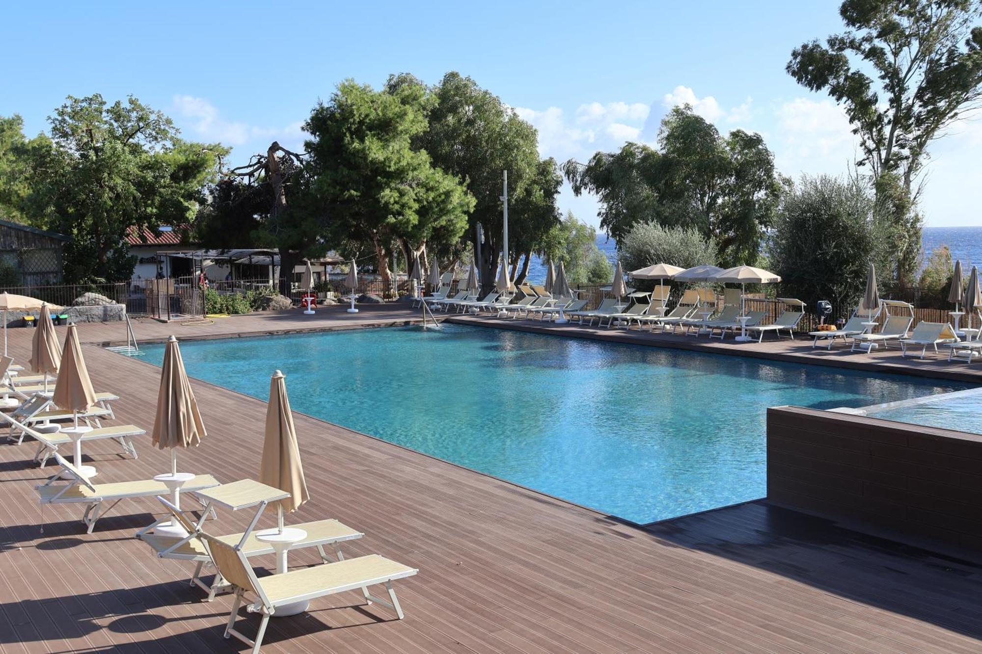 Il Pampaleone Glamping And Resort อาชิเรอาเล ภายนอก รูปภาพ